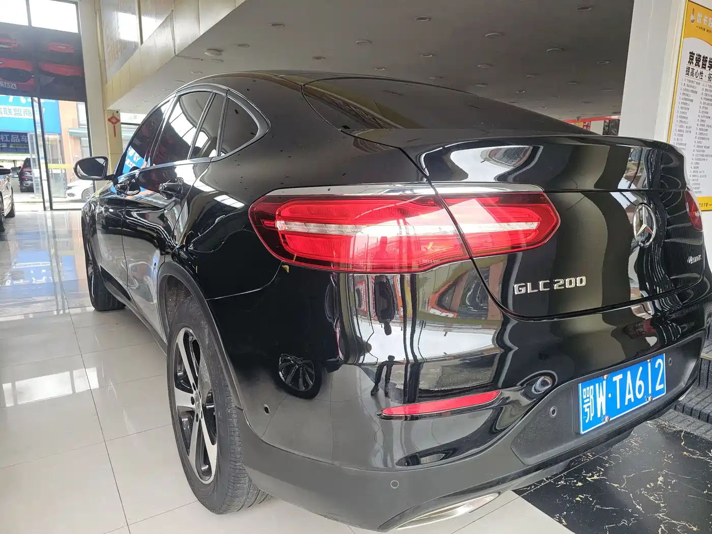 Mercedes-Benz GLC Coupe 2017 GLC 200 4MATIC Coupe SUV фото 7