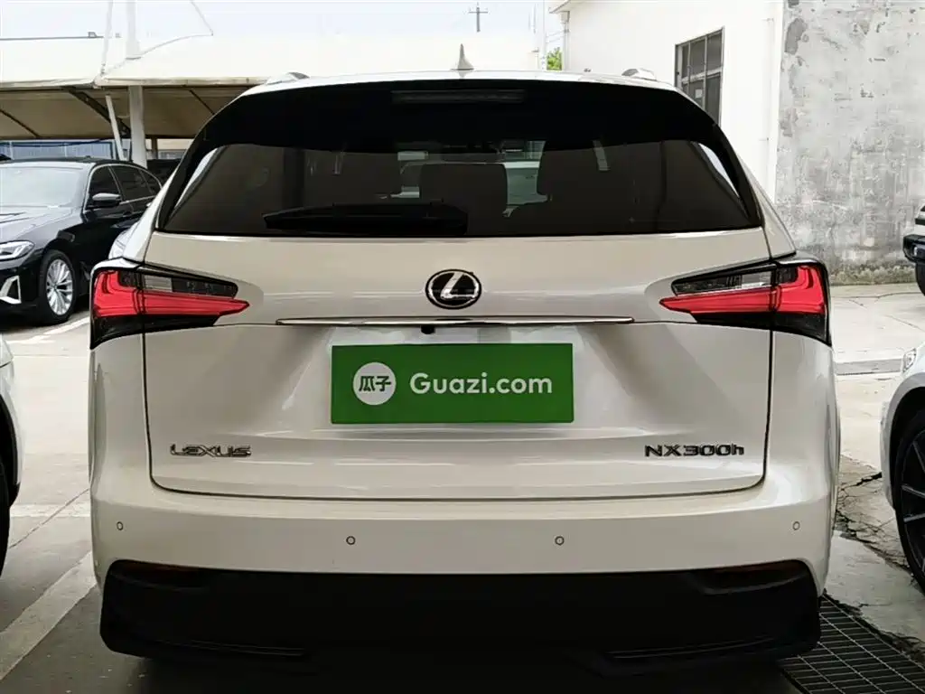 Lexus NX 2015 300h FWD Luxury фото 4