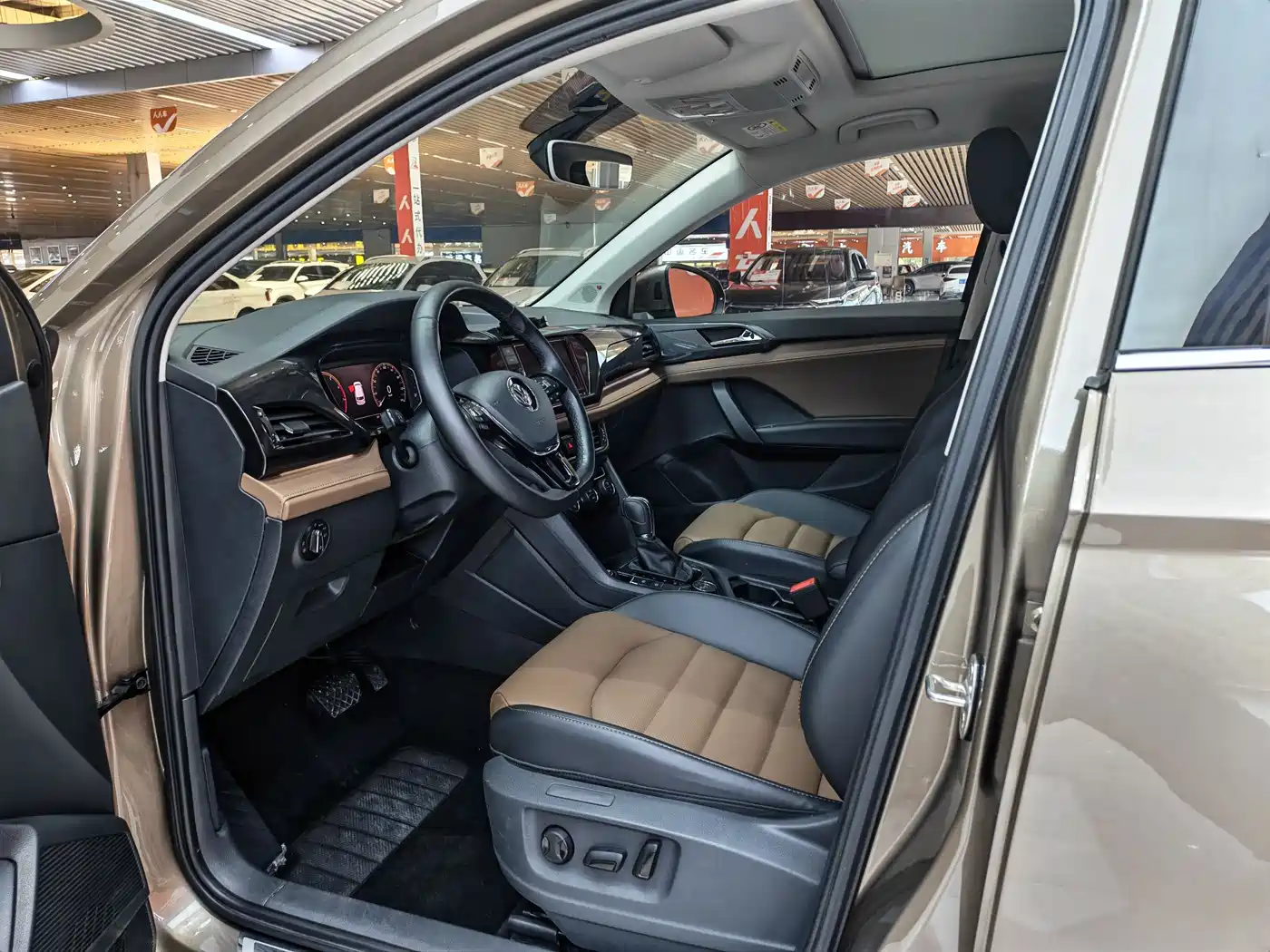 Volkswagen Tharu 2019 Model 330TSI 4WD Flagship Edition China VI фото 4