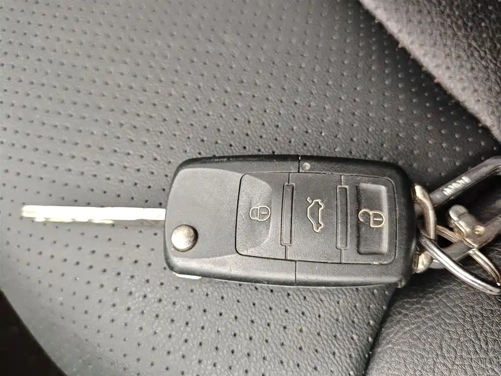 Volkswagen Polo 2014 1.6L Automatic Comfort Edition фото 9