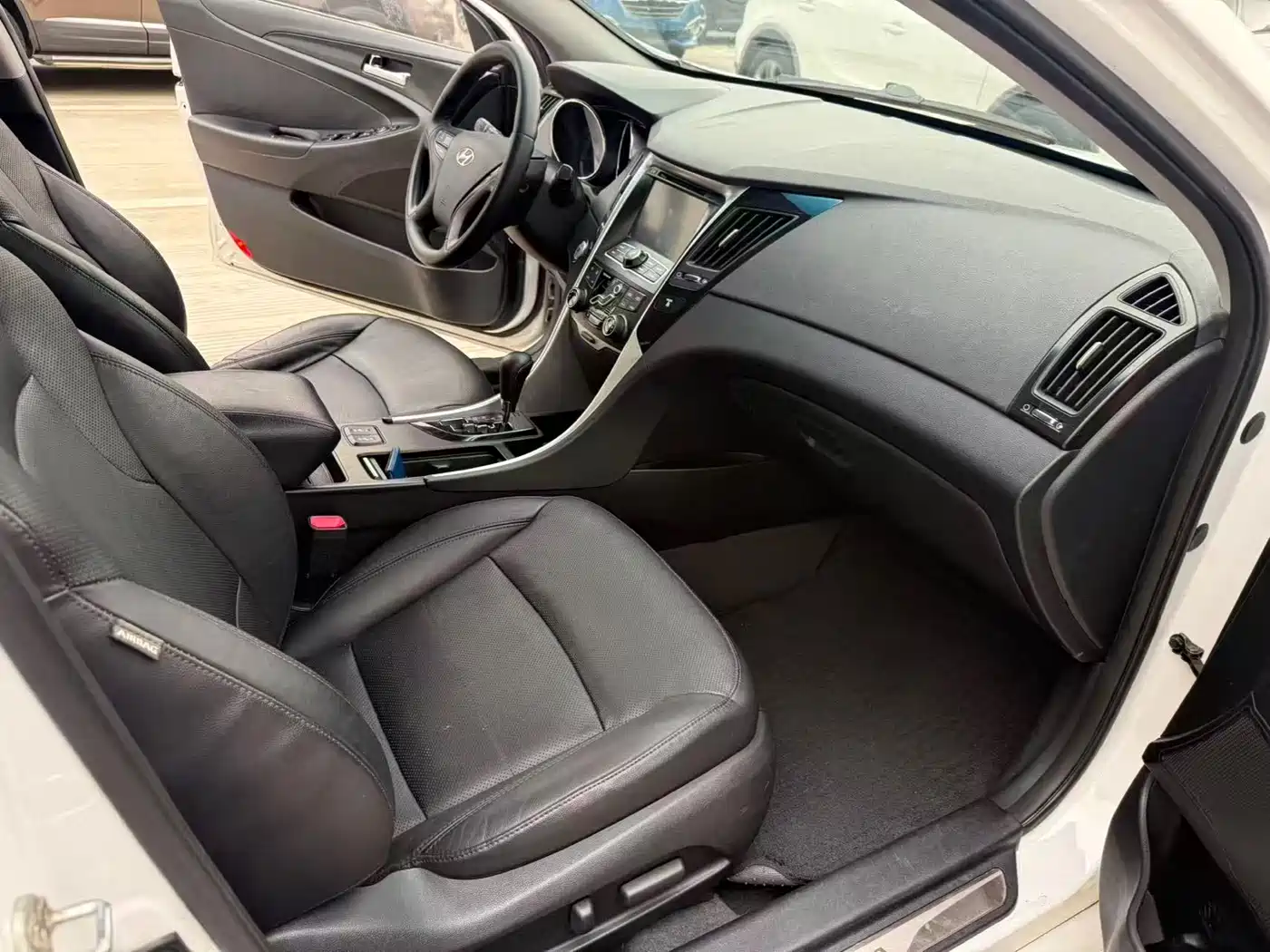 Hyundai Sonata 2013 2.0L Automatic Luxury Edition фото 7