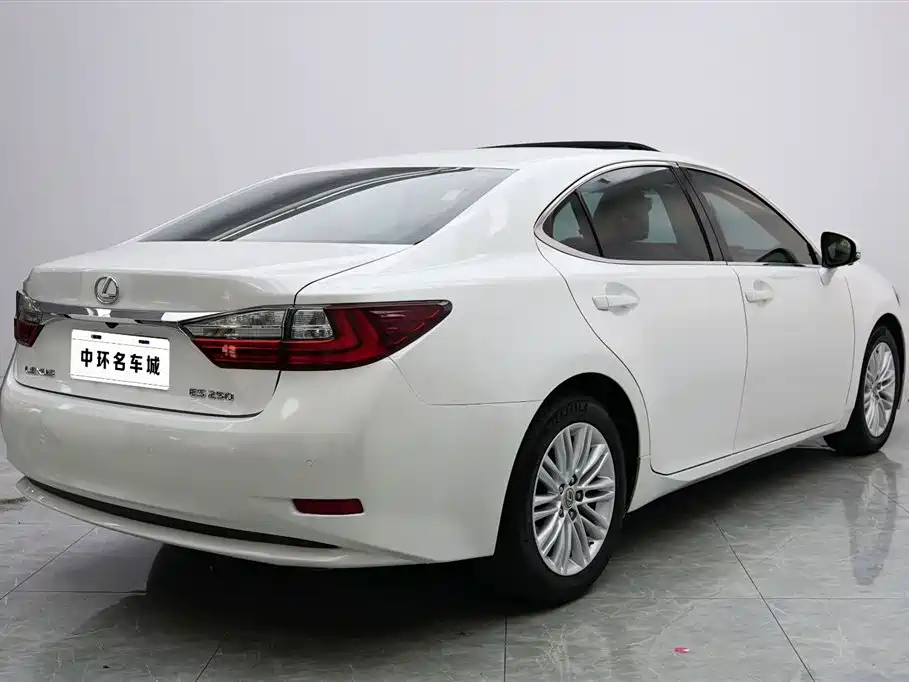 Lexus ES 2015 250 Elegance Edition фото 19