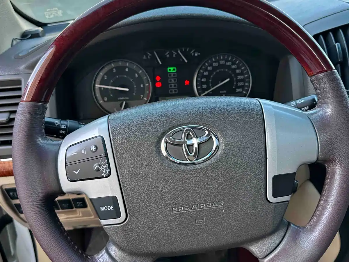 Toyota Land Cruiser (Import) фото 10