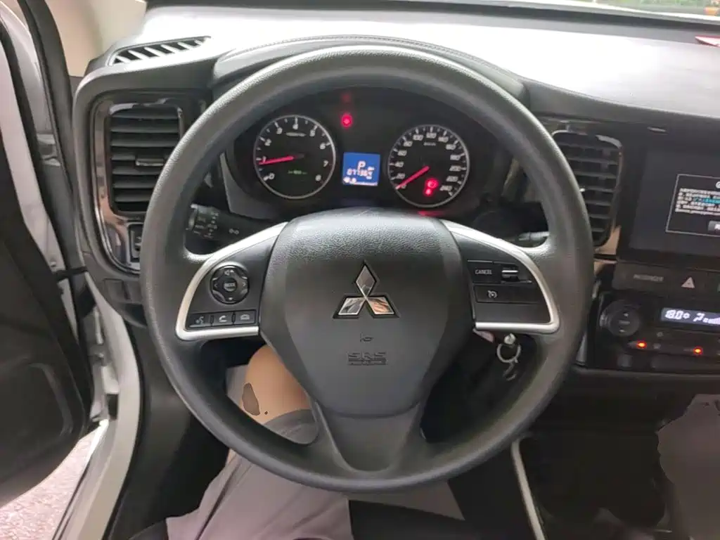 Mitsubishi Outlander 2024 2021 Facelift 2.0L 2WD Comfort Edition 5-Seater