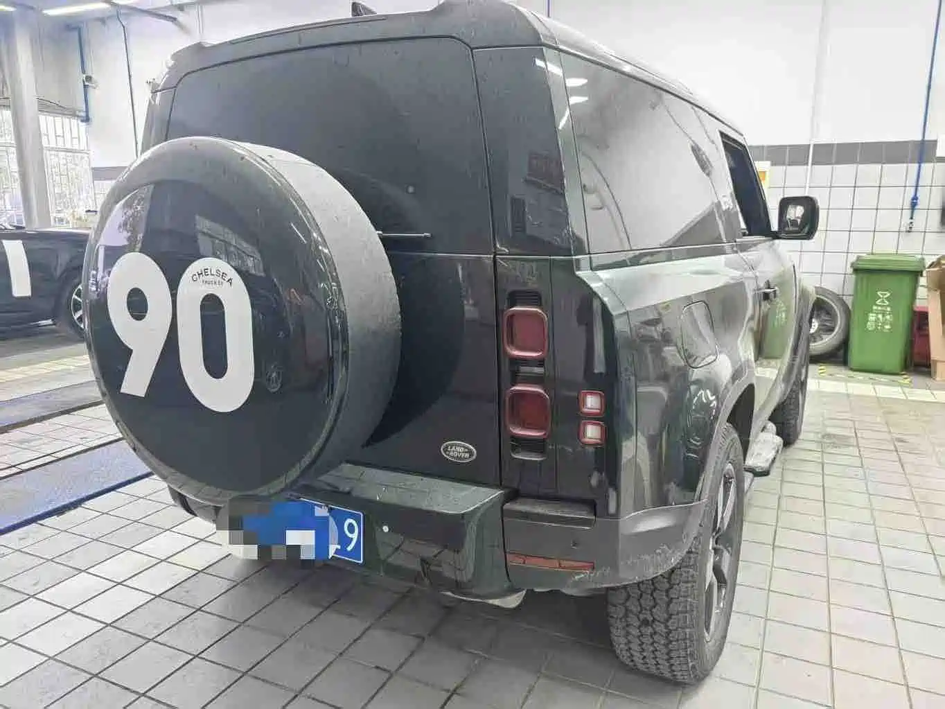 Photo 6 - Land Rover Defender