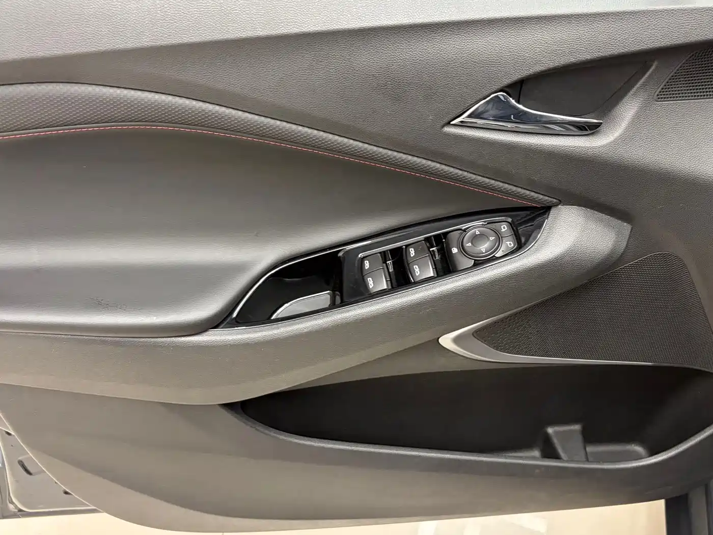 Chevrolet Volando 2023 2020 Mild Hybrid Redline 530T Automatic Premium Edition (5+2 seater)
