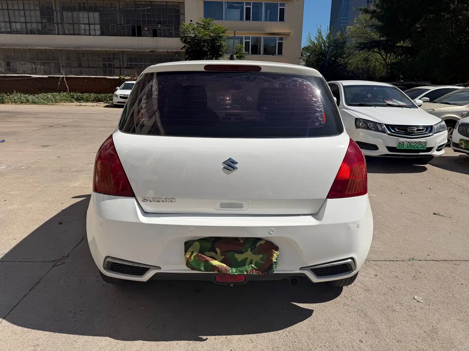 Photo 8 - Suzuki Swift