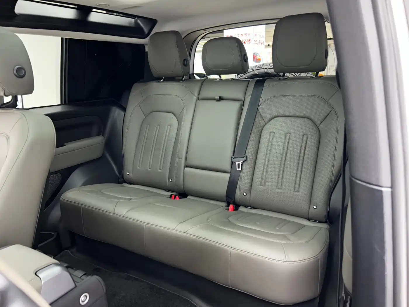 Land Rover Defender 2022 Model 90 3.0T P400 XS фото 13