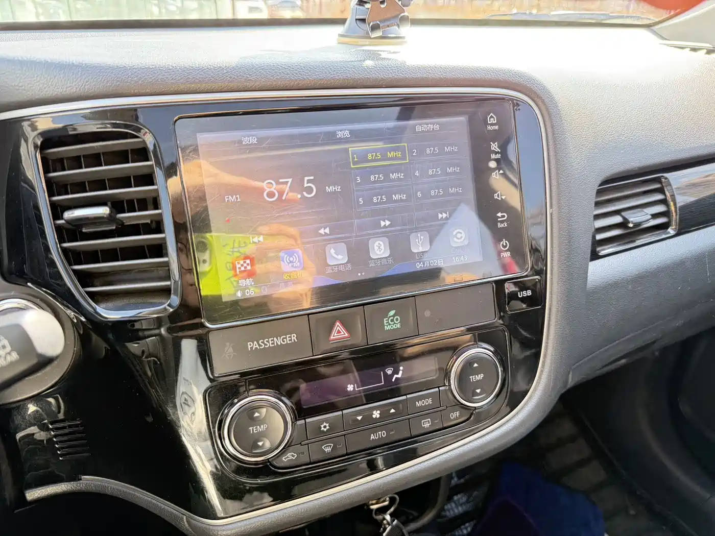 MITSUBISHI OUTLANDER