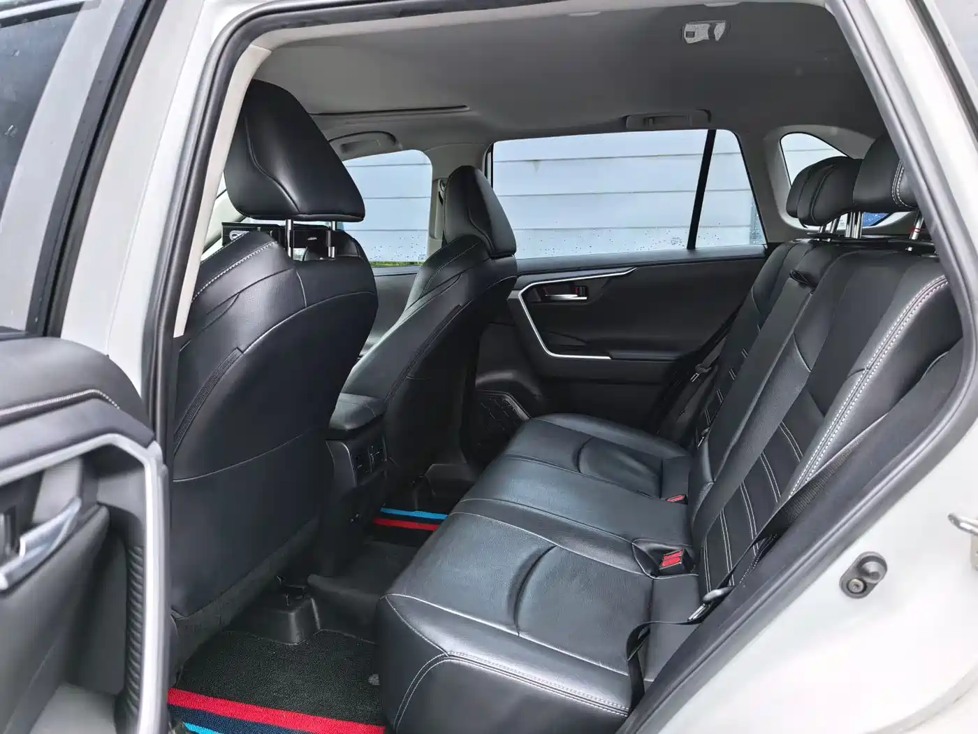 Toyota Wildlander 2022 2.0L CVT FWD Luxury Edition фото 5