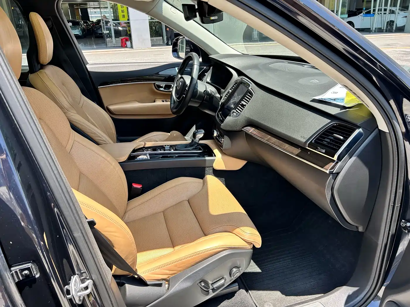 Photo 9 - Volvo XC90