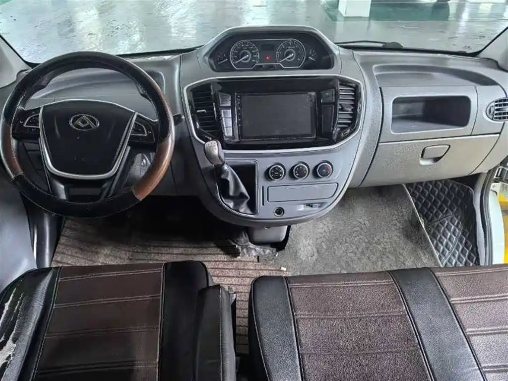 SAIC Maxus Xintu V80 2021 2.0T PLUS Manual Business Travel Edition Short Wheelbase Medium Roof 9 Seats фото 6