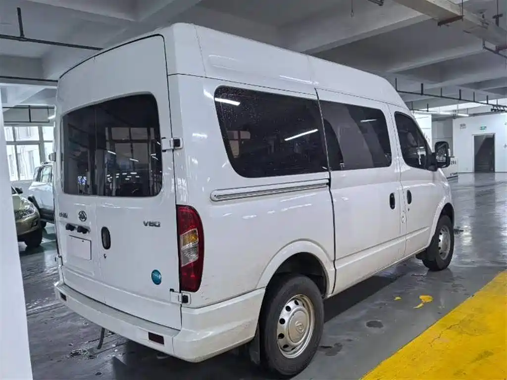 SAIC Maxus Xintu V80 2021 2.0T PLUS Manual Business Travel Edition Short Wheelbase Medium Roof 9 Seats фото 9