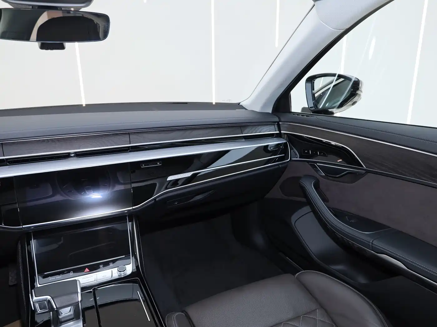 Audi A8 2023 A8L 50 TFSI quattro Exclusive фото 12