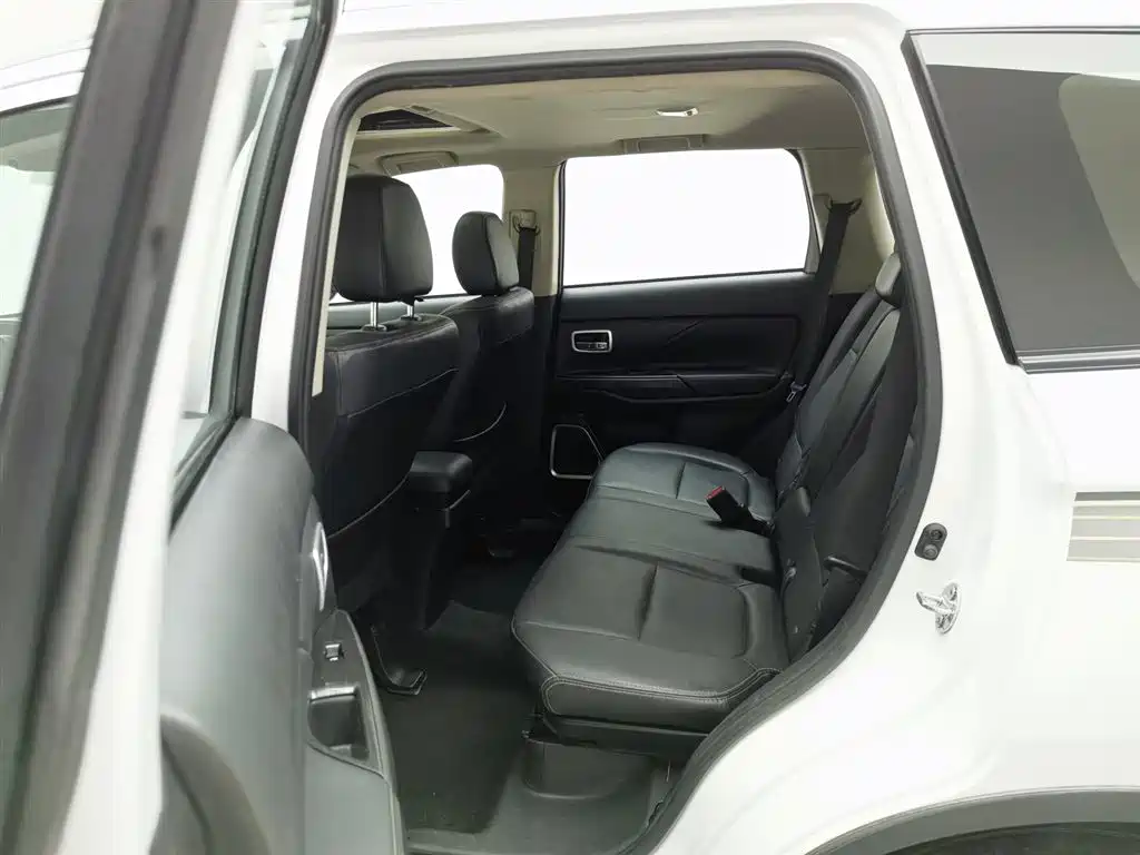 Mitsubishi Outlander 2018 2.0L 2WD Glory Edition 5-seater фото 15