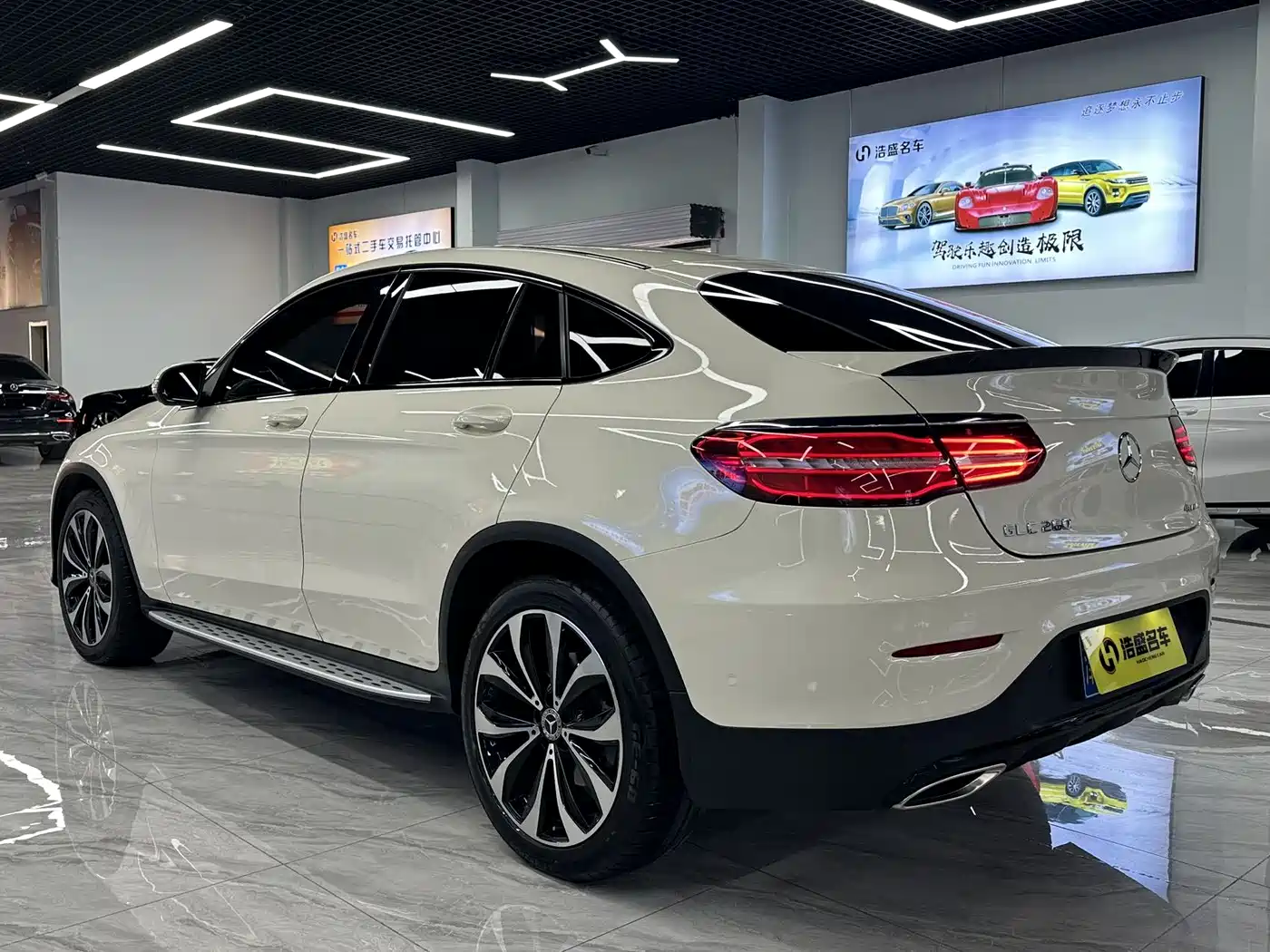 Mercedes-Benz GLC Coupe 2017 GLC 260 4MATIC Coupe SUV фото 2