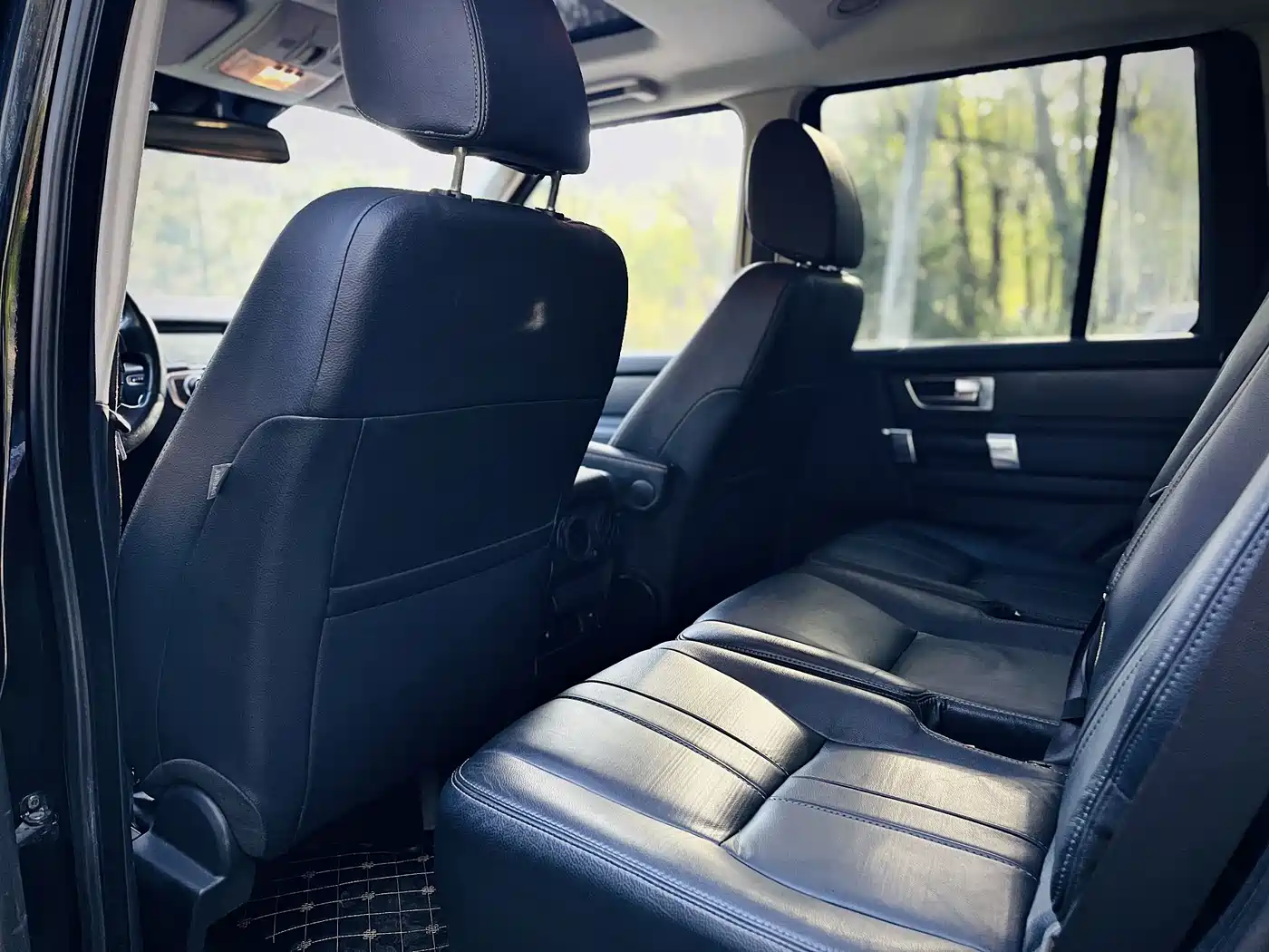 Land Rover Discovery 2015 3.0 SDV6 HSE Diesel фото 14