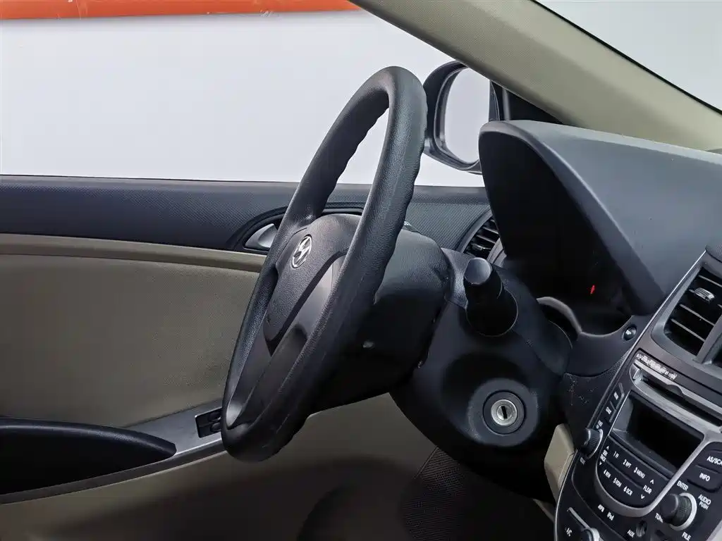 Hyundai Verna 2014 1.4L Manual Smart GLS фото 22