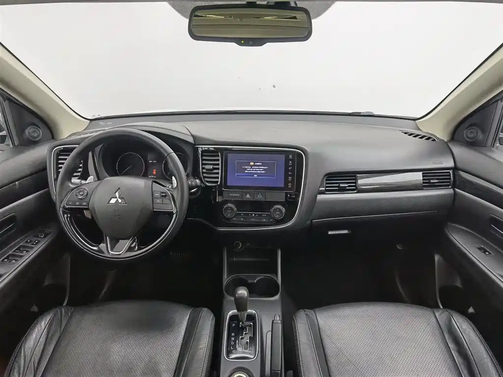 MITSUBISHI OUTLANDER