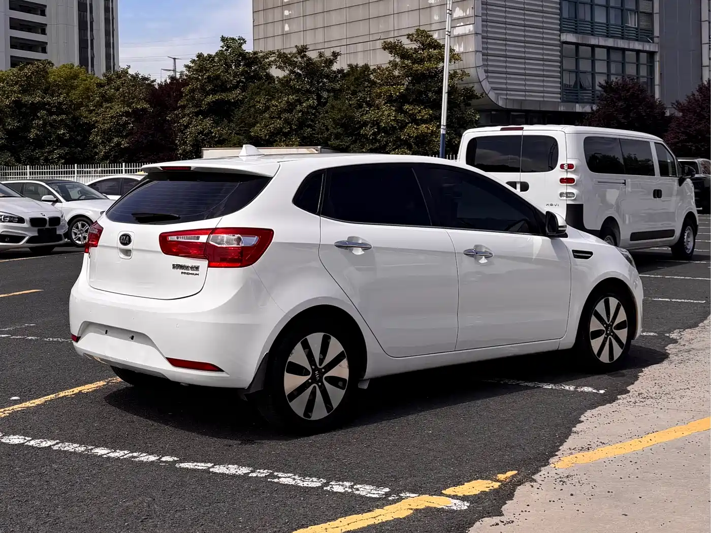 Kia K2 2012 Hatchback 1.6L AT Premium фото 4