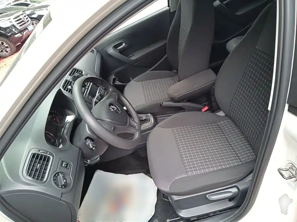 Volkswagen Polo 2014 1.6L Automatic Comfort Edition фото 15