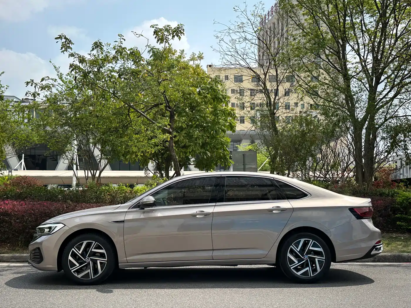 Volkswagen Sagitar 2023 Model Year 280TSI DSG Surpass Edition фото 14