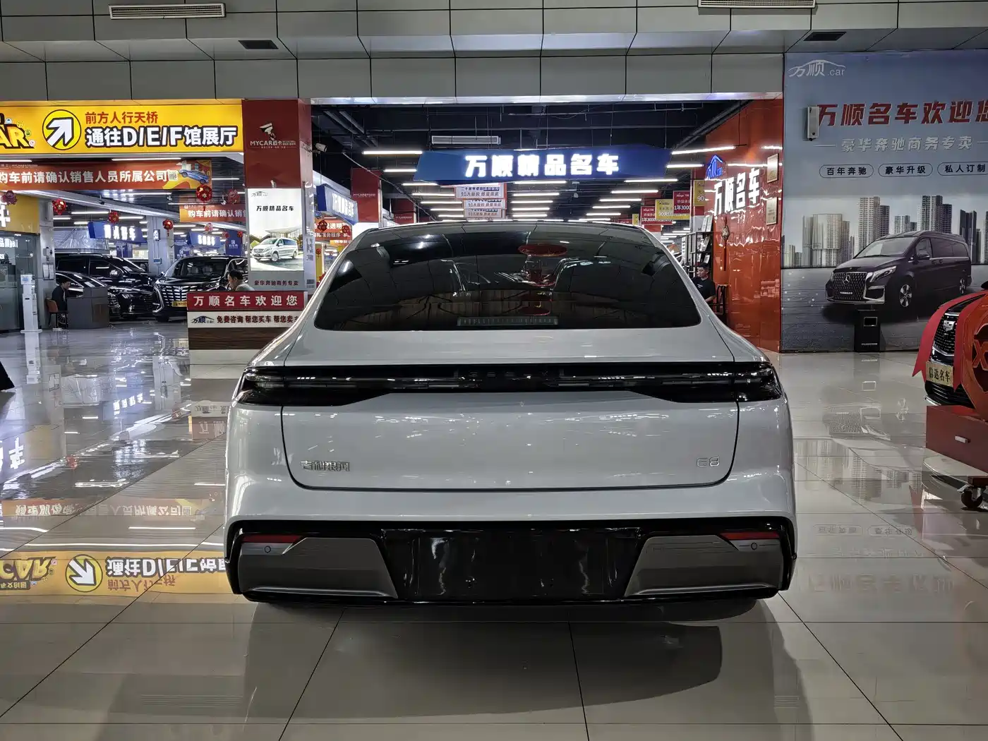 Geely Galaxy Galaxy E8 2025 700km Long Voyage Smart Drive Edition фото 16