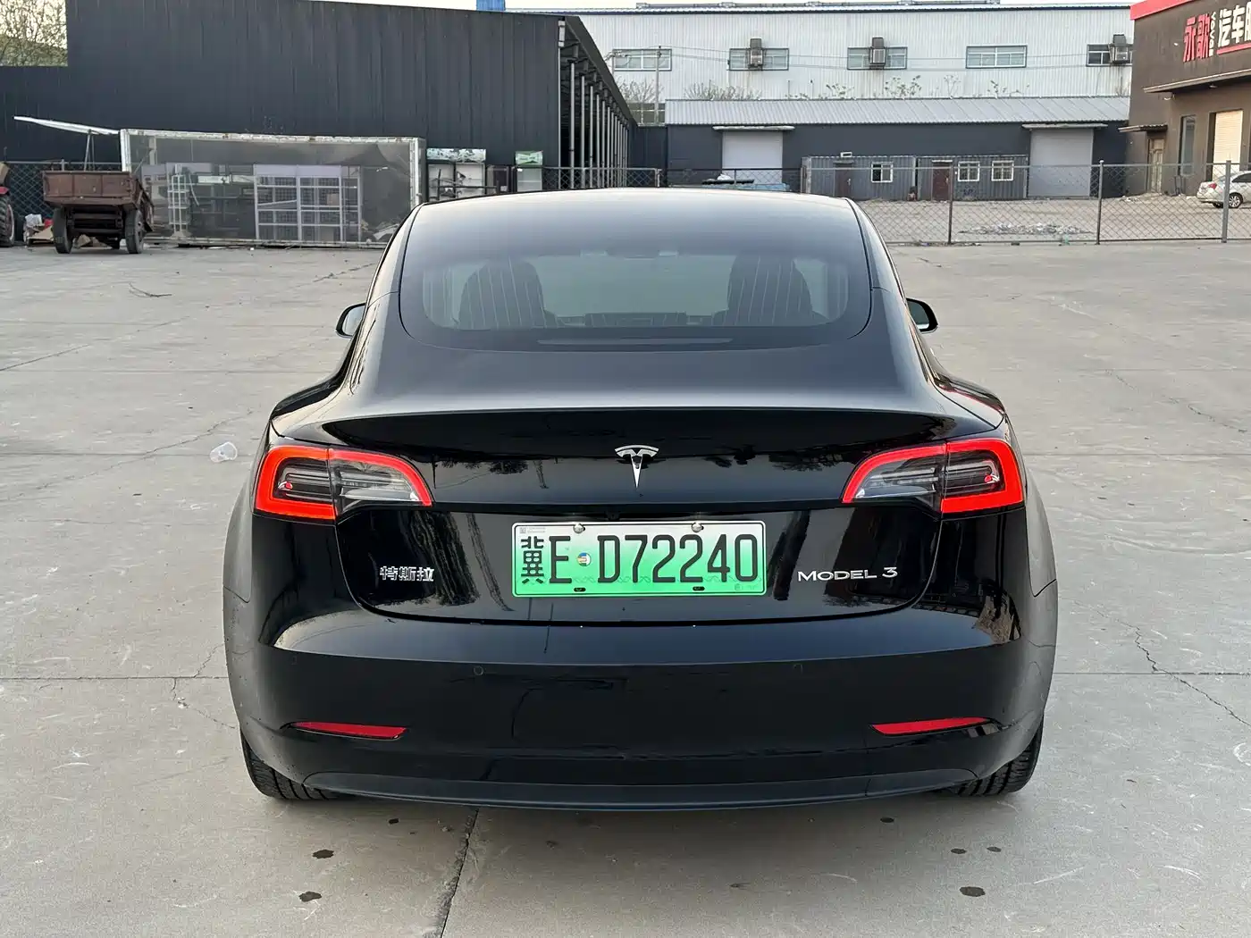 TESLA MODEL 3