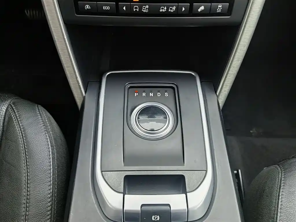 Land Rover Discovery Sport 2016 2.0T HSE фото 13