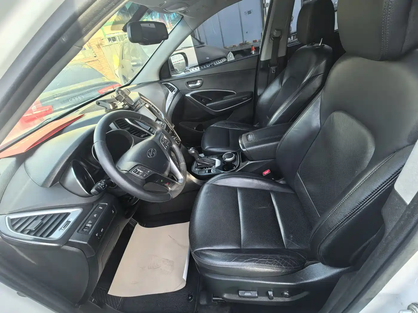 Hyundai Santa Fe 2015 2.0T Automatic 4WD Smart 5-Seater фото 6