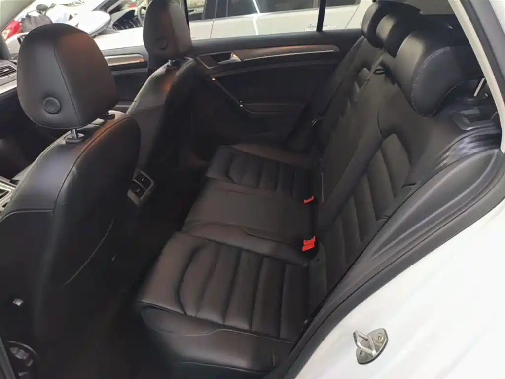 Volkswagen Golf 2016 230TSI Automatic Luxury фото 17