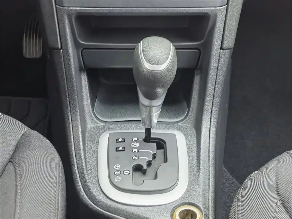 Peugeot 308 2014 Model Joy Edition Classic 1.6L Automatic Superior Style фото 13