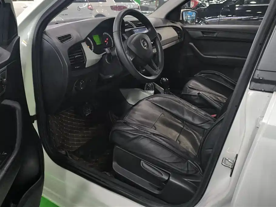 Škoda Fabia 2016 1.4L Automatic Car Enjoy Edition фото 9