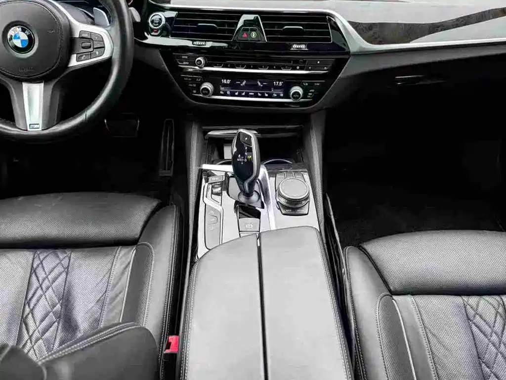 BMW 6 Series GT 2018 640i xDrive M Sport Package фото 8