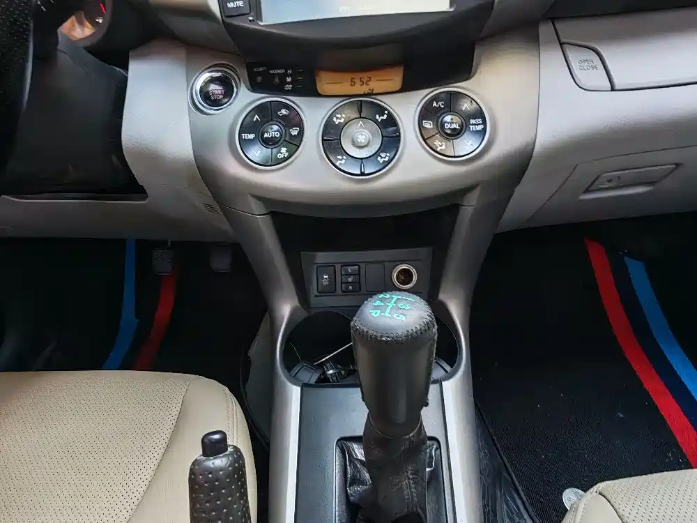 Toyota RAV4 Rongfang 2009 2.0L Manual Luxury Edition фото 14