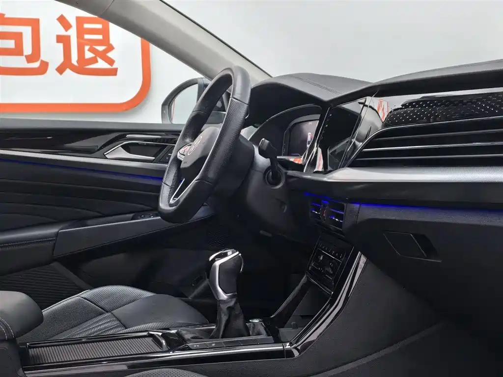 Volkswagen Passat 2023 330TSI Luxury Edition фото 23