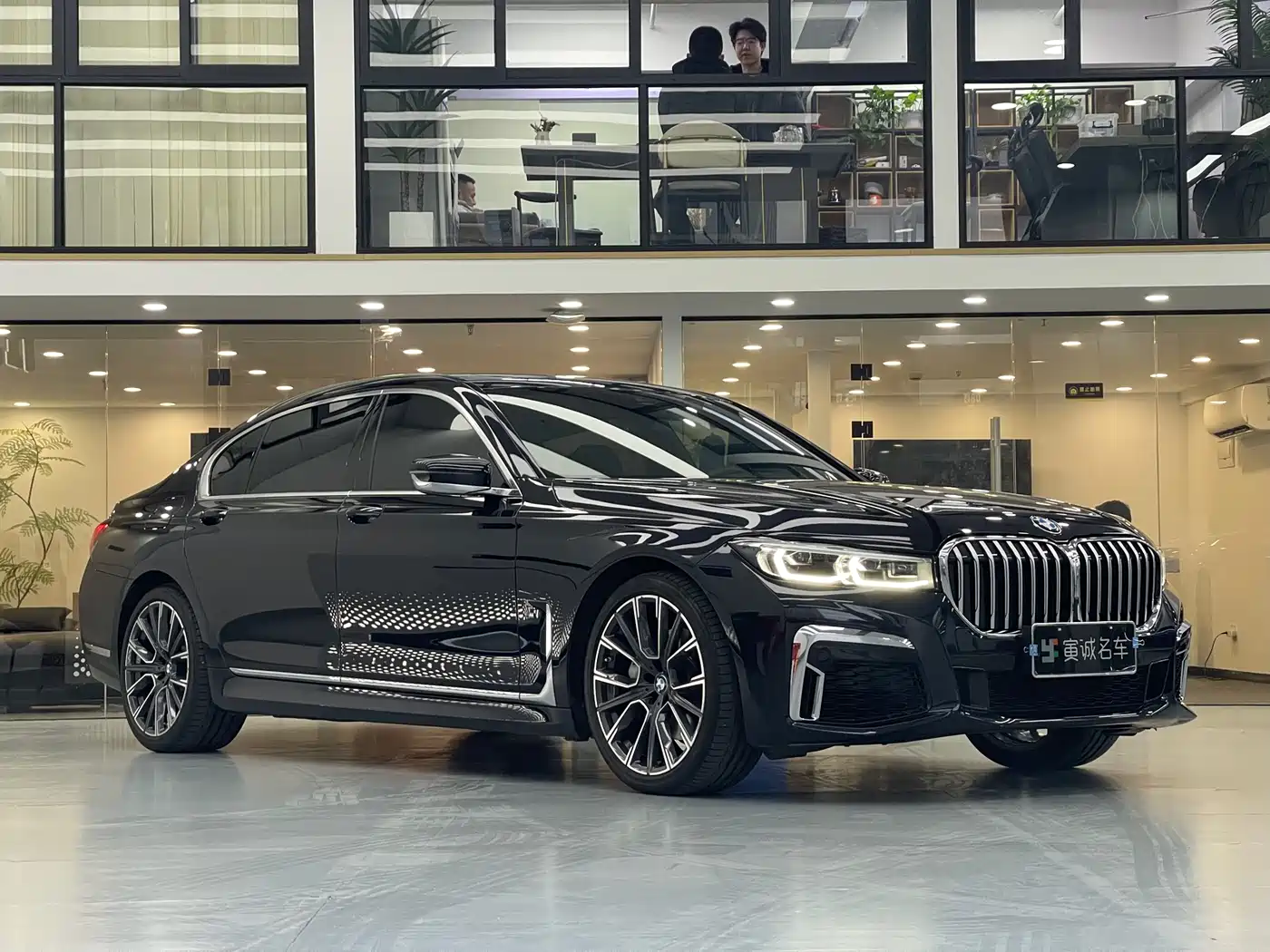 BMW 7 Series 2021 Model 740Li Leading M Sport Package фото 3