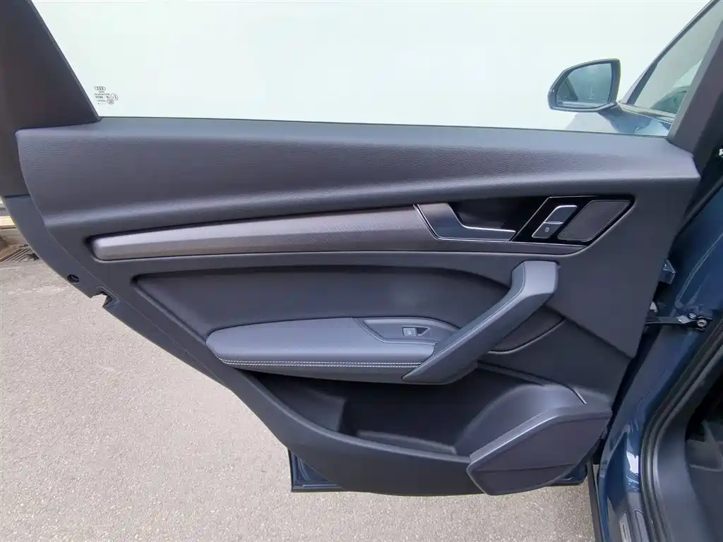 Audi Q5L 2025 45th Anniversary Edition 40 TFSI Luxury Sport фото 20