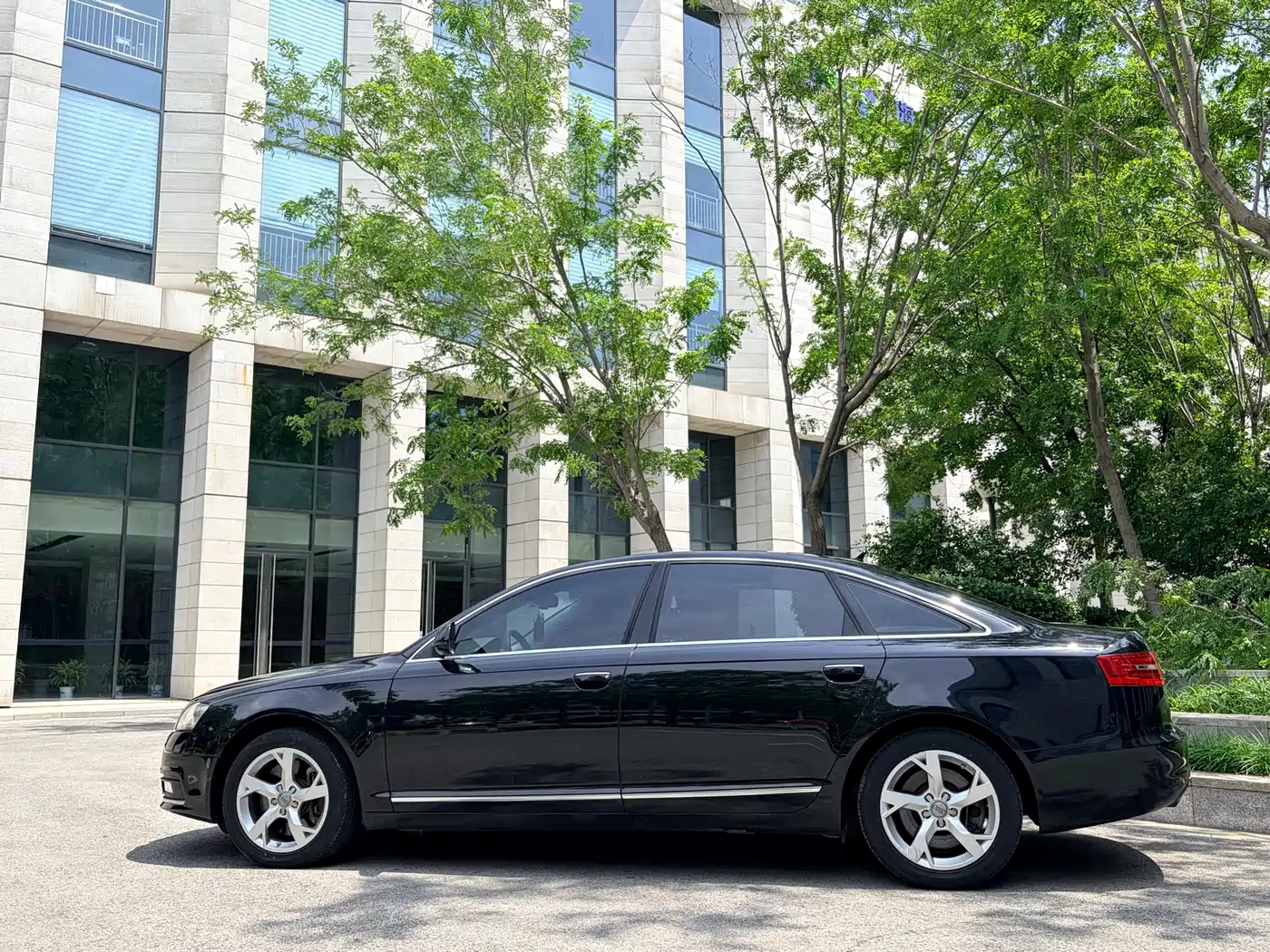Audi A6L 2010 3.0 TFSI quattro Luxury фото 3