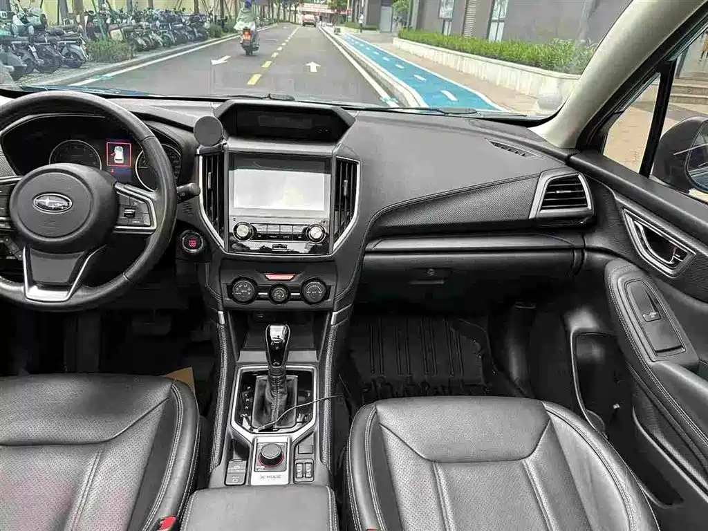 Subaru Forester 2021 2.0i Luxury Edition фото 9
