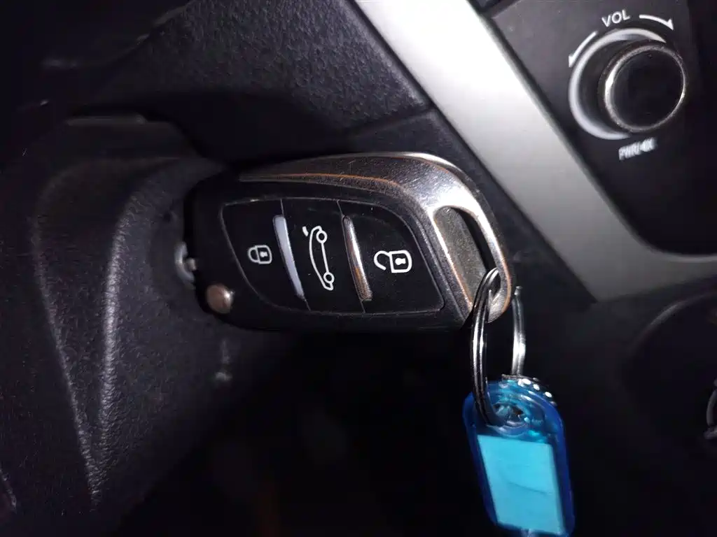 Peugeot 301 2016 1.6L Manual Comfort Edition фото 9