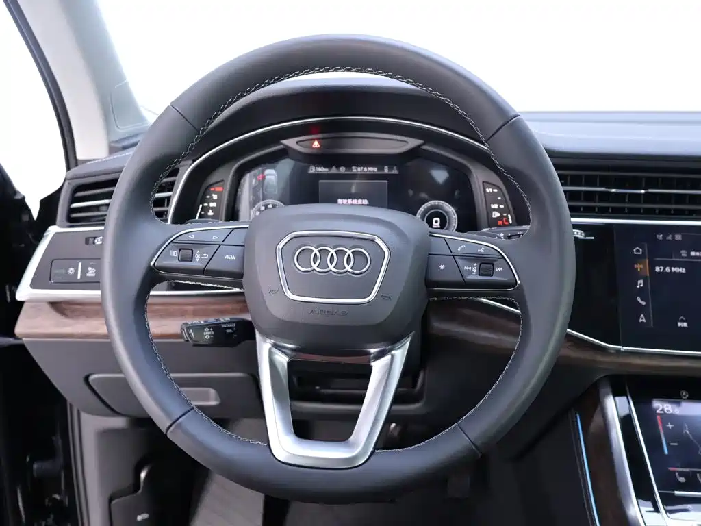 Фото 16 - Audi Q7