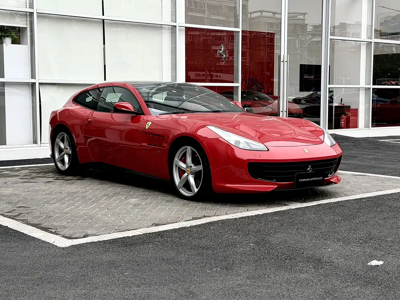 Ferrari GTC4Lusso 2018 2017 3.9T V8