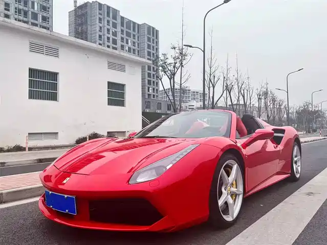 FERRARI 488