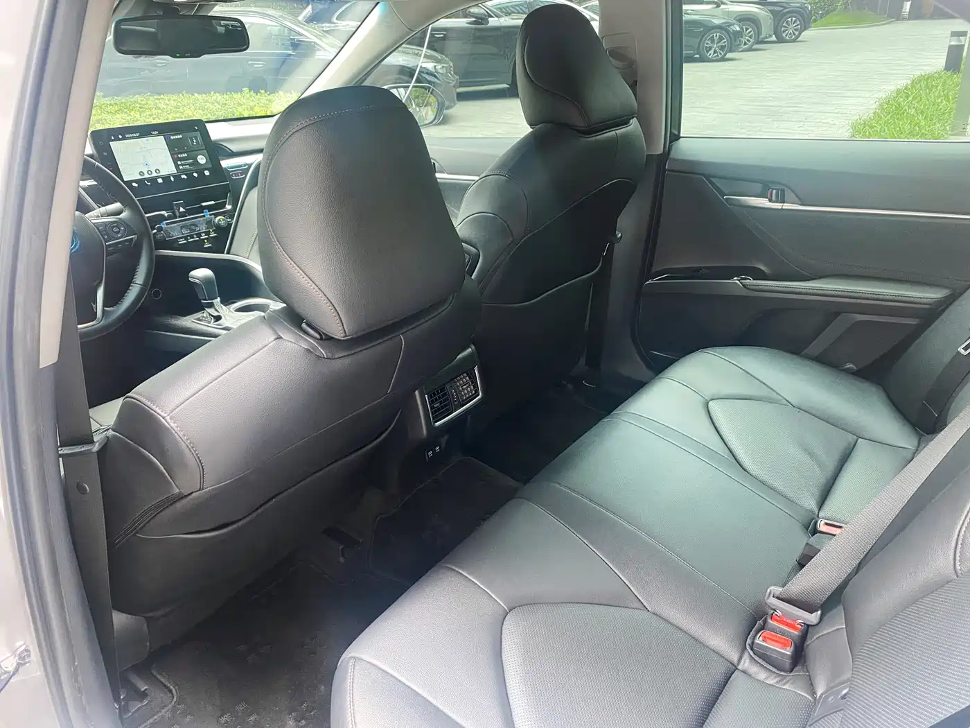 Toyota Camry 2021 Hybrid 2.5HG Luxury Edition фото 16