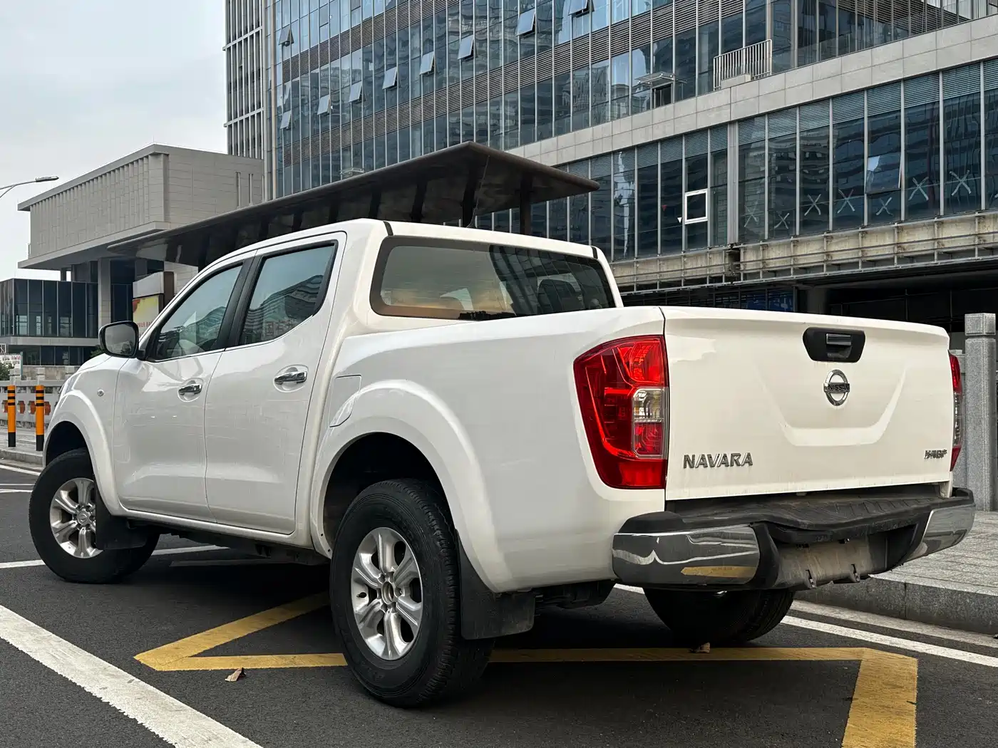 Nissan Navara 2018 2017 Model 2.5L Automatic 2WD Luxury QR25