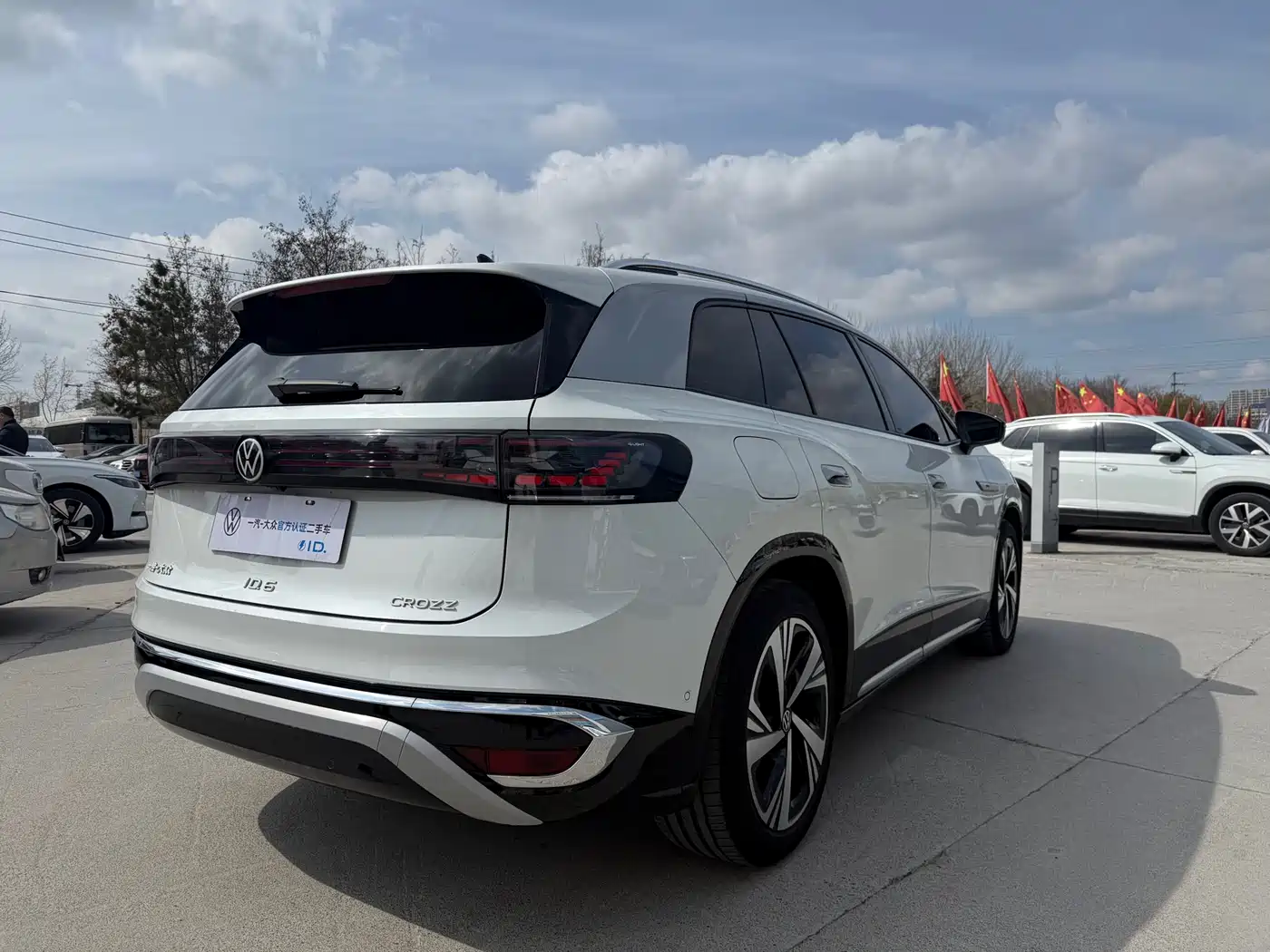 VOLKSWAGEN ID.6 CROZZ