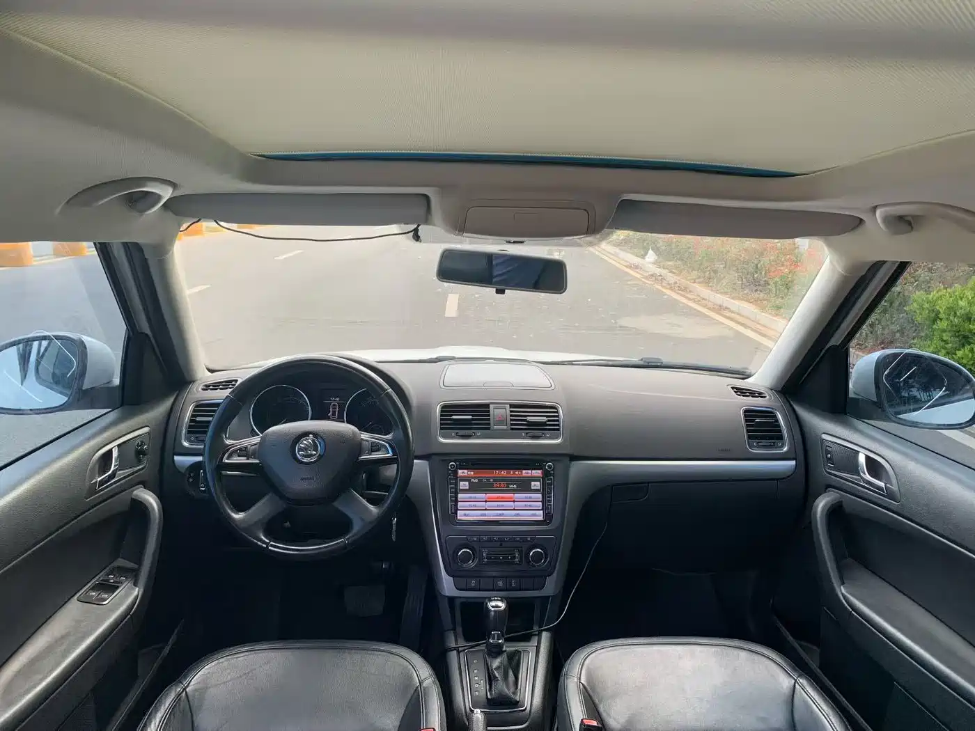 Škoda Yeti 2014 1.8TSI DSG Polar Edition фото 5