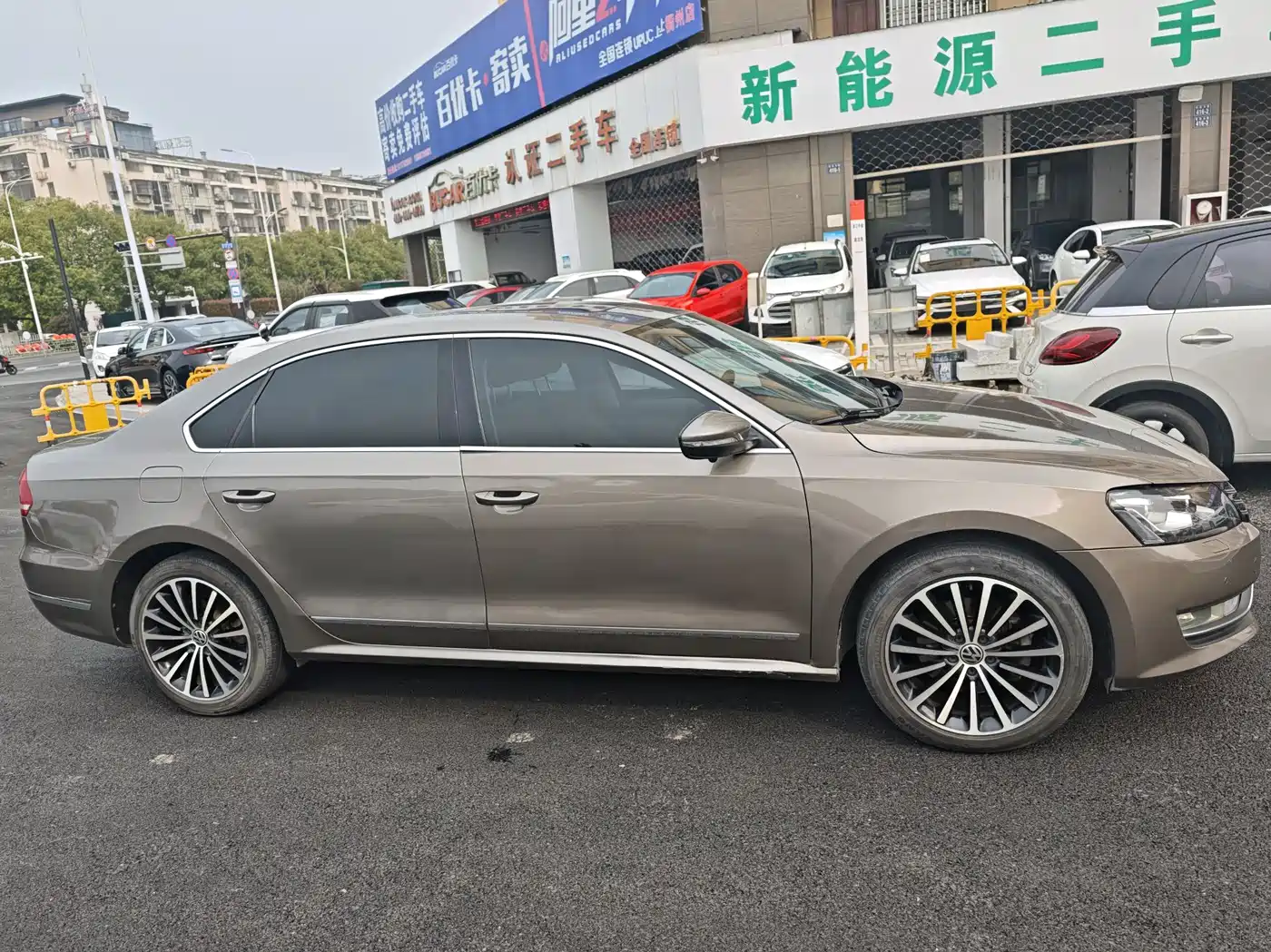 Volkswagen Passat 2014 1.8TSI DSG Executive Edition фото 3