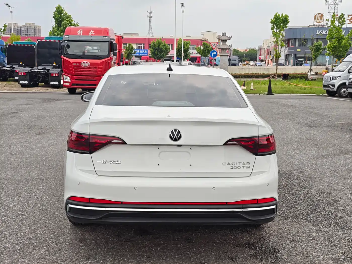Volkswagen Sagitar 2023 Model Year 200TSI DSG Surpass Edition фото 11
